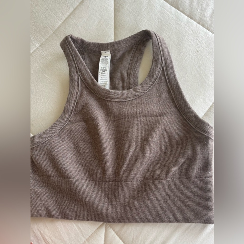 Alo High Neck Sports Bra top 
Color: Mushroom
Size: M
NEVER WORN